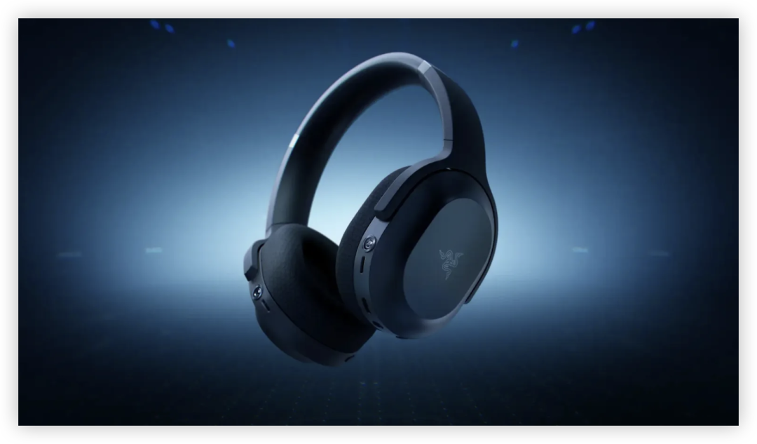 耳机也长眼睛了？雷蛇 Project Motoko 震撼发布，AI 穿戴设备迎来“终极形态”之争！